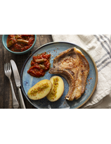 Côtes de porc de Kintoa AOP sauce moutarde et piperade