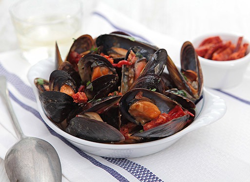 Moules au chorizo des Aldudes et pimientos del piquillo