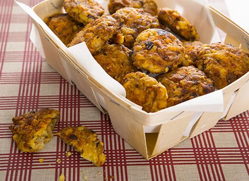 Sablés au fromage de brebis et confiture de cerises noires