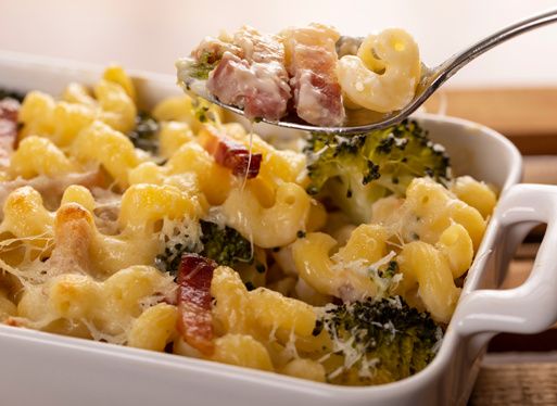 MACARONI AU FROMAGE, VENTRECHE ET BROCOLIS 
