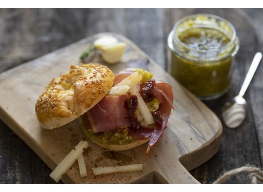 Bagel chèvre-jambon à la fleur d'ail