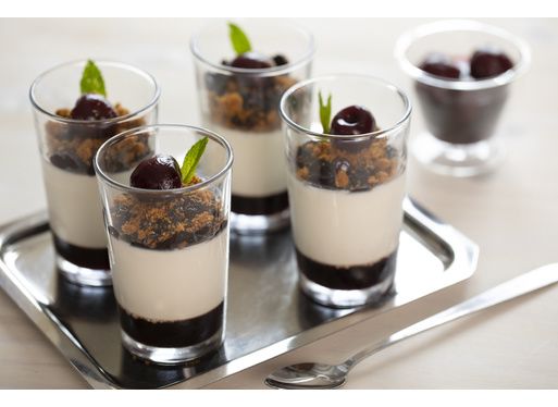 Panna cotta à la confiture de cerise noire et spéculoos