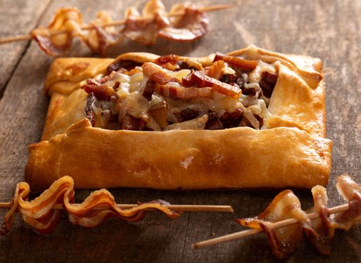 Chausson aux pommes de terre, ventrèche et fromage