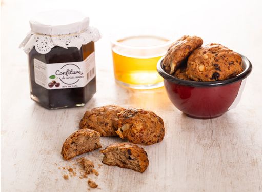 Cookies au fromage de brebis et confiture de cerises noires